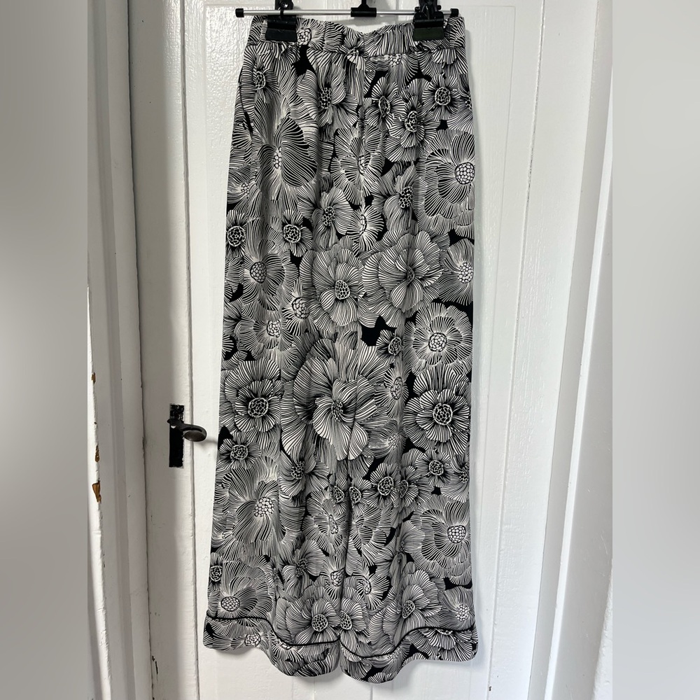 Express Stylist Super High Waisted Pleated Wide Leg Pant Floral Pant size 6 - Picture 5 of 11